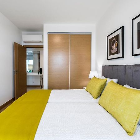 Coolhouses Lagos, 2 Bed Stylish City Flat, Rooftop Shared Pool, Clayheart Exterior foto