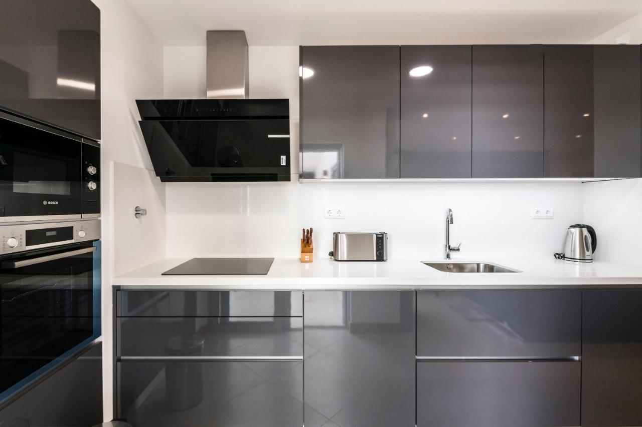 Coolhouses Lagos, 2 Bed Stylish City Flat, Rooftop Shared Pool, Clayheart Exterior foto