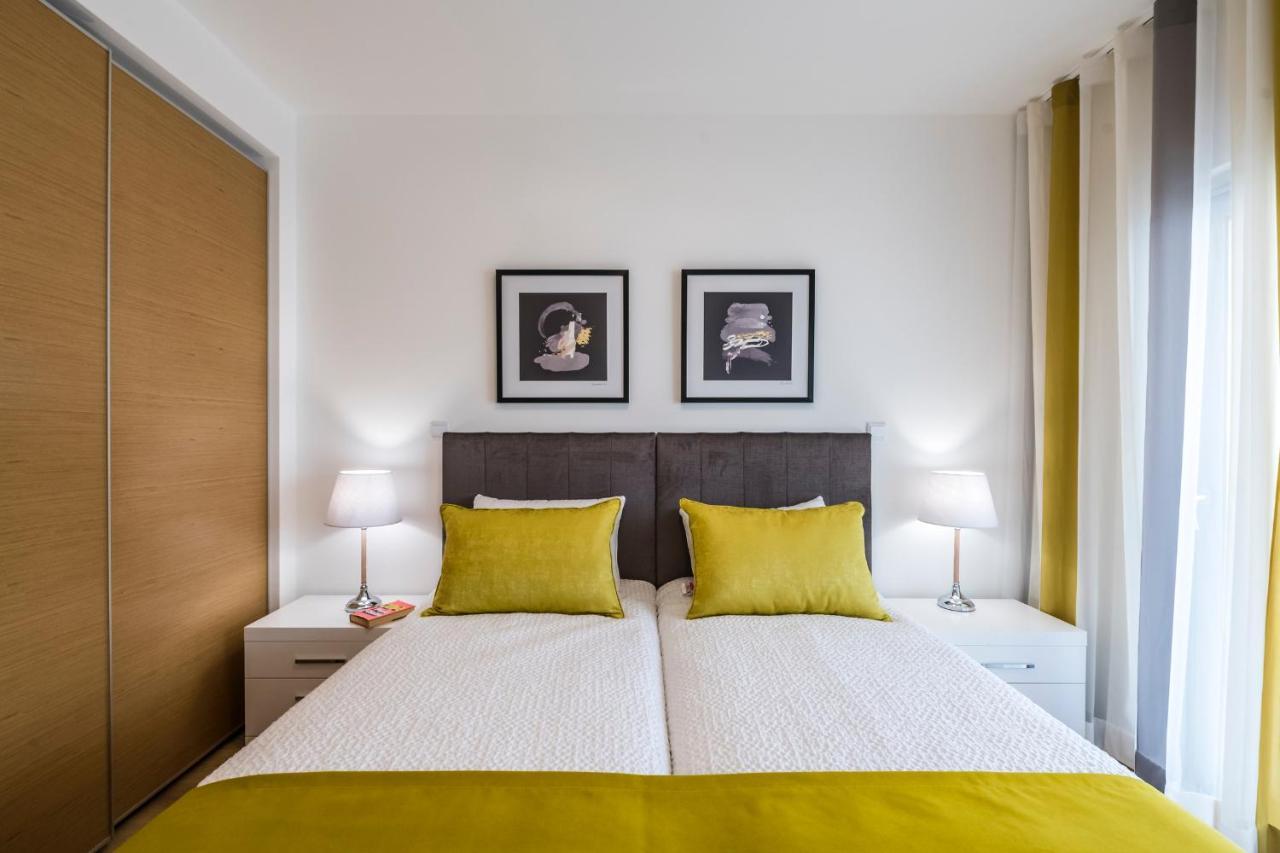 Coolhouses Lagos, 2 Bed Stylish City Flat, Rooftop Shared Pool, Clayheart Exterior foto