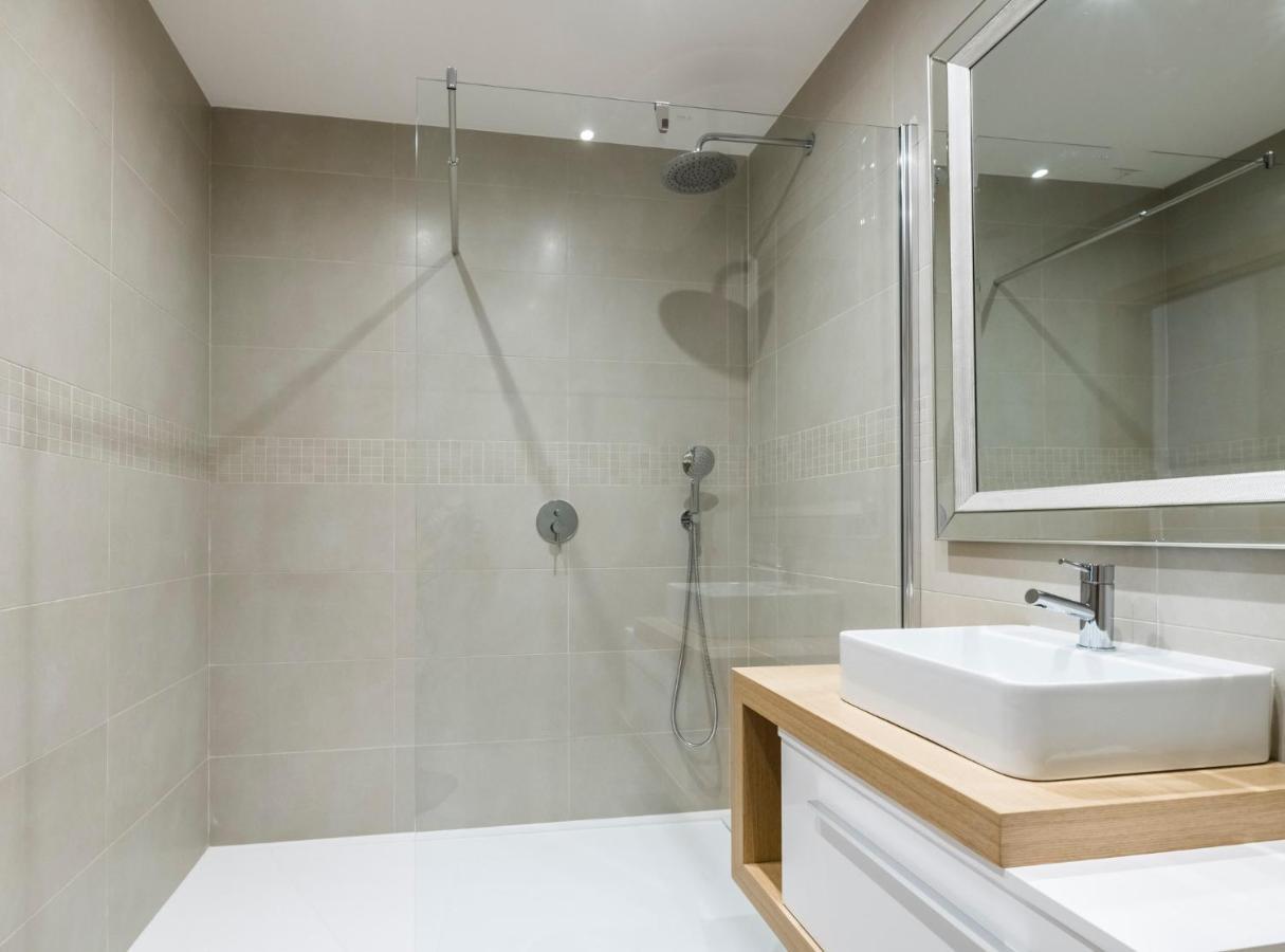 Coolhouses Lagos, 2 Bed Stylish City Flat, Rooftop Shared Pool, Clayheart Exterior foto